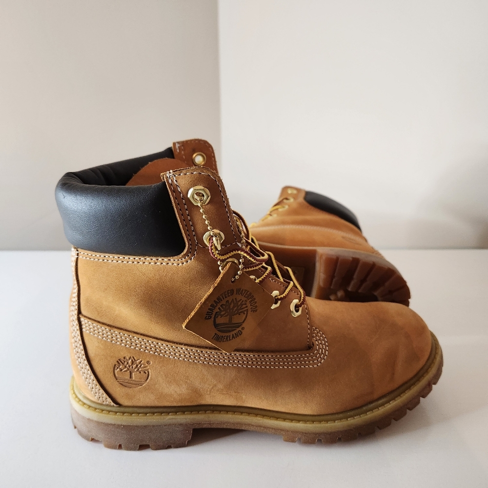 Timberland Women's Waterproof 6 Inch Pre-Owned Boots 8M